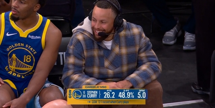 找点儿班上！全美直播 因伤缺战库里坐替补席和解说热聊