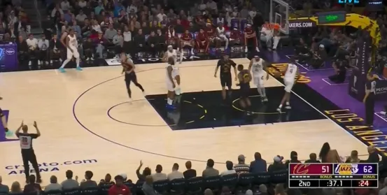 网上百家乐平台-东契奇三分手起刀落稳稳命中，得到20分&amp;amp;追平科比单月纪录