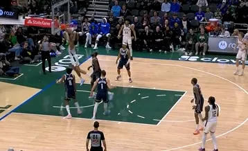 网上百家乐登录入口-吉昂径直杀入禁区双手暴扣，还剩3分钟雄鹿领先独行侠26分